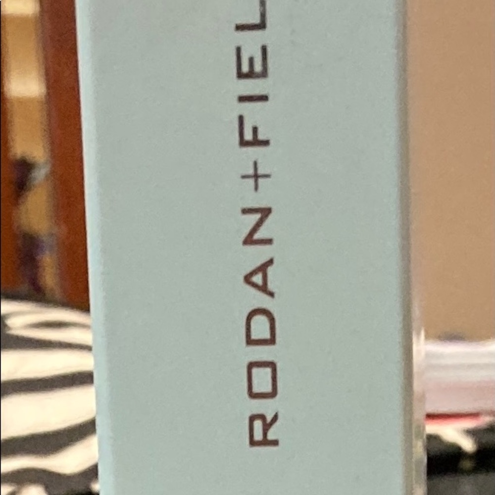 Brand New Active Hydration Serum for sale at a discounted price.